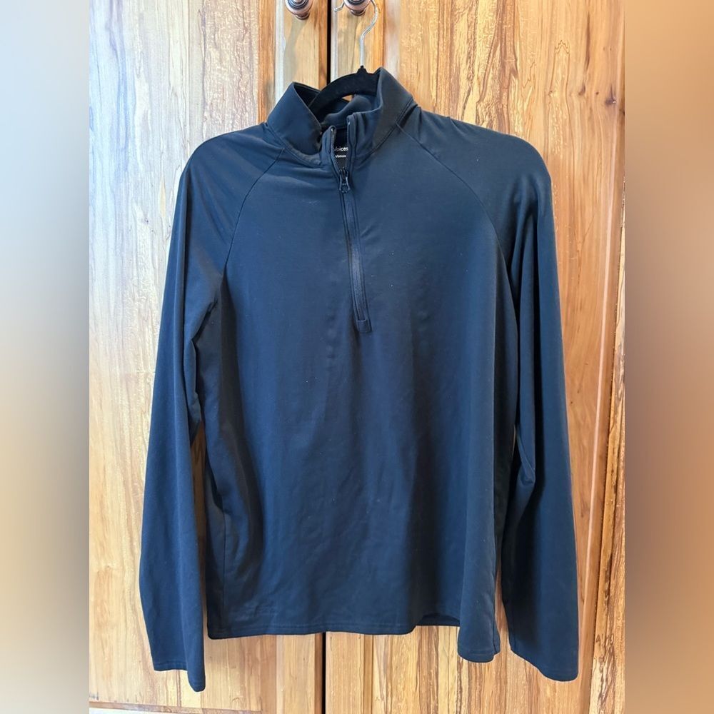 Outdoor voices black 1/4 zip
Spandex blend pullover new !!